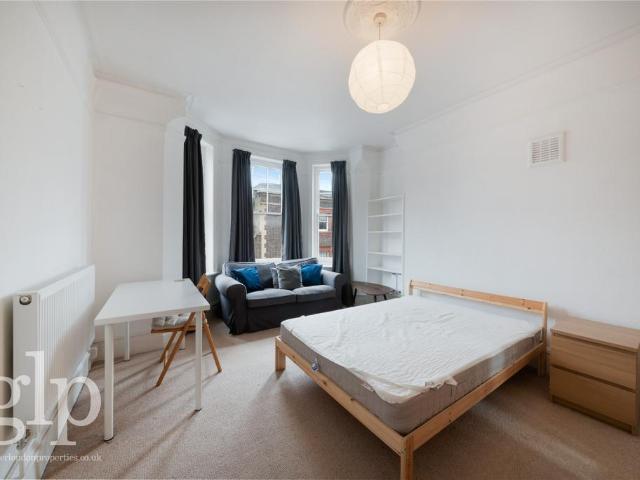 3 bedroom apartment to rent