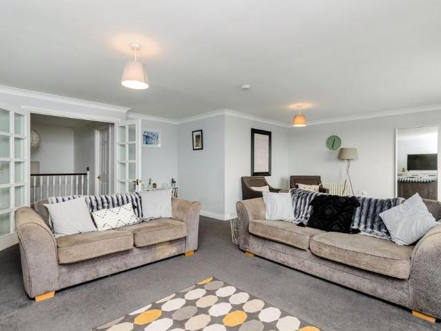 3 bedroom apartment to rent