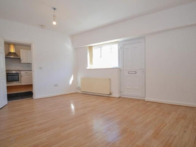 3 bedroom apartment to rent