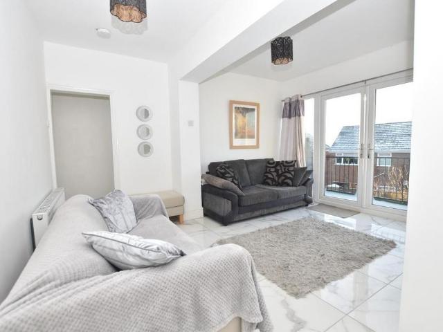 3 bedroom apartment to rent