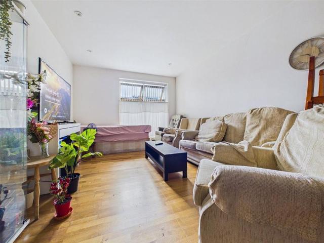 3 bedroom apartment to rent