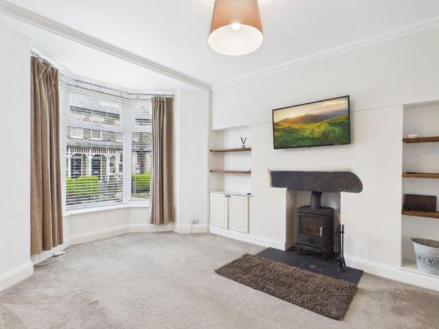 3 bedroom apartment to rent