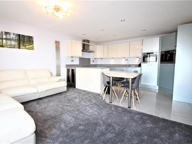 3 bedroom apartment to rent