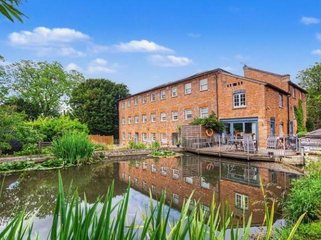 3 bedroom apartment to rent