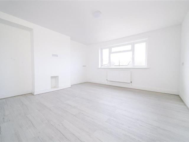 3 bedroom apartment to rent