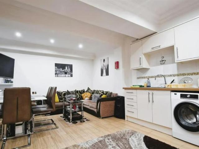 3 bedroom apartment to rent