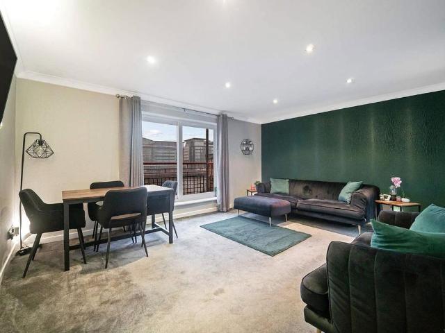3 bedroom apartment to rent