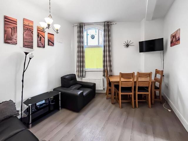 3 bedroom apartment to rent