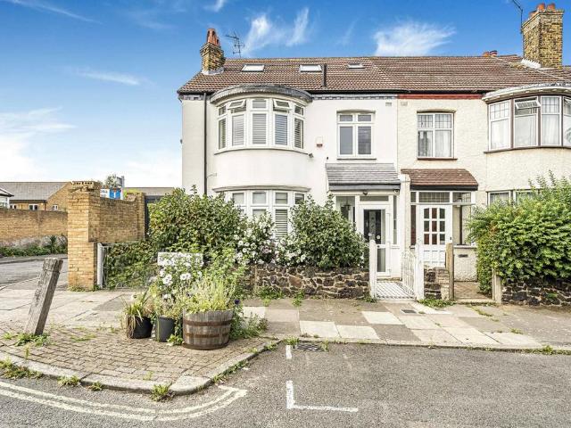 3 bedroom apartment to rent