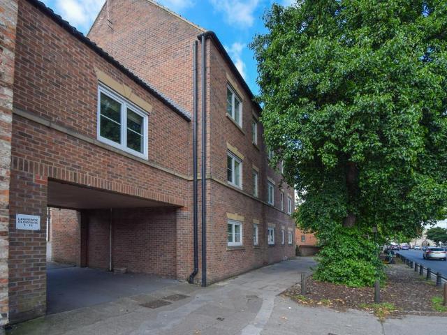 3 bedroom apartment to rent