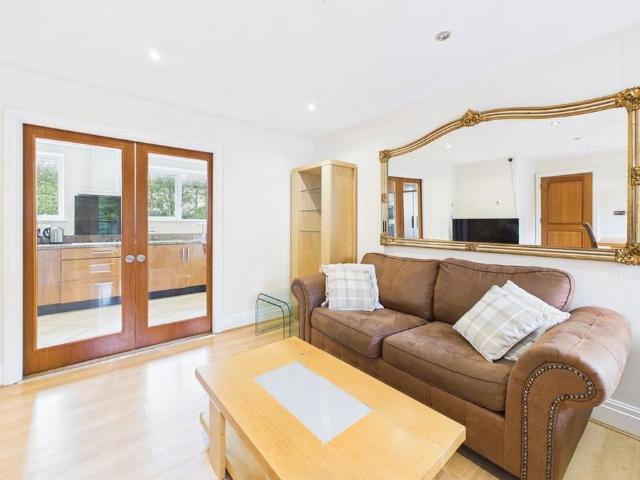 3 bedroom apartment to rent