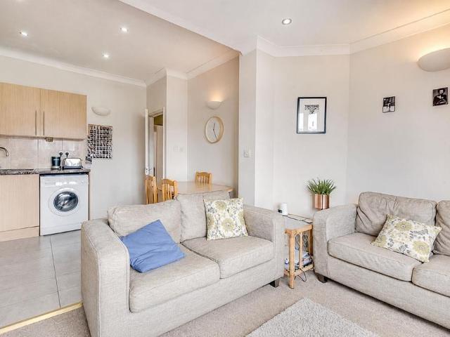 3 bedroom apartment to rent