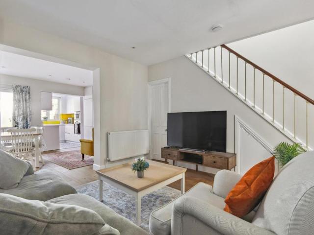 3 bedroom apartment to rent