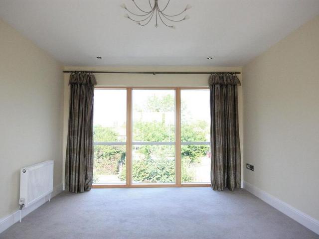 3 bedroom apartment to rent
