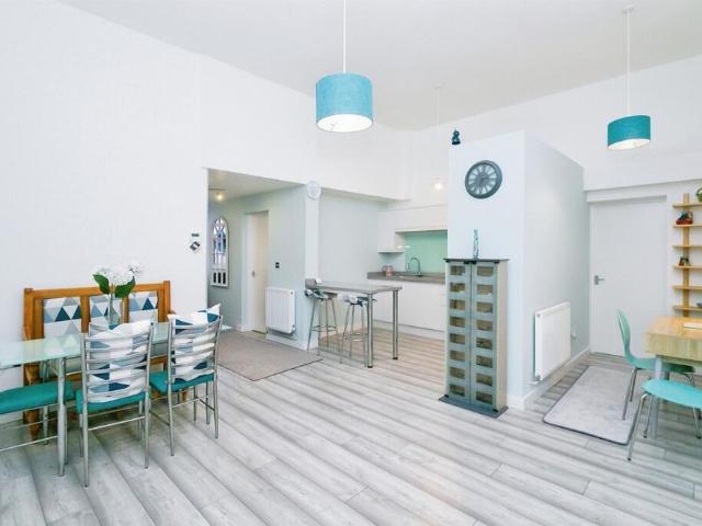 3 bedroom apartment to rent