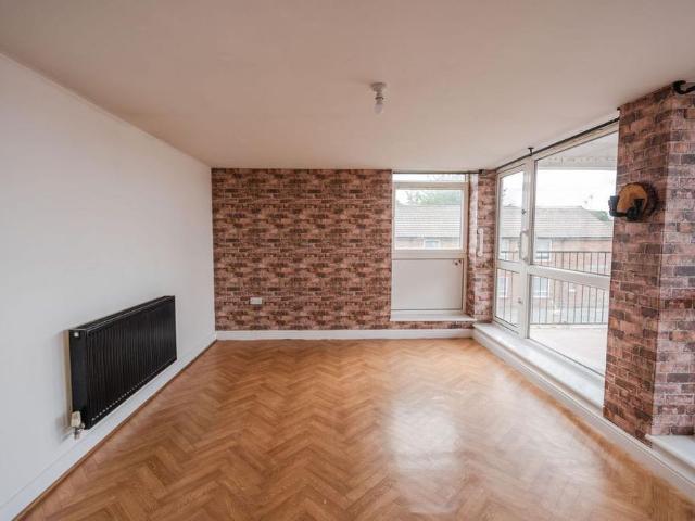 3 bedroom flat to rent