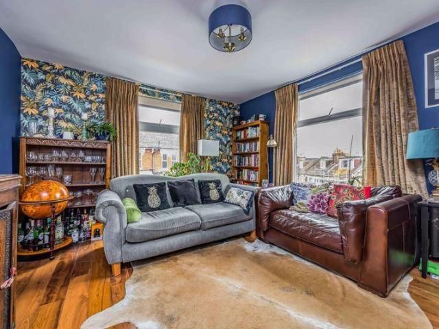 3 bedroom apartment to rent