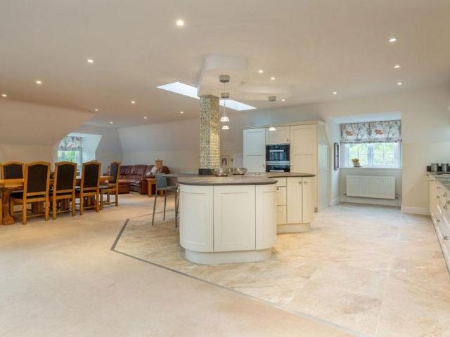 3 bedroom apartment to rent