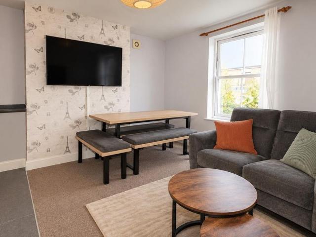 3 bedroom apartment to rent