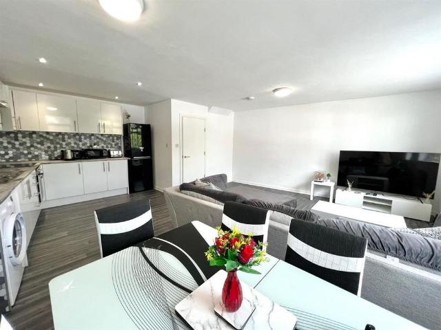 3 bedroom apartment to rent