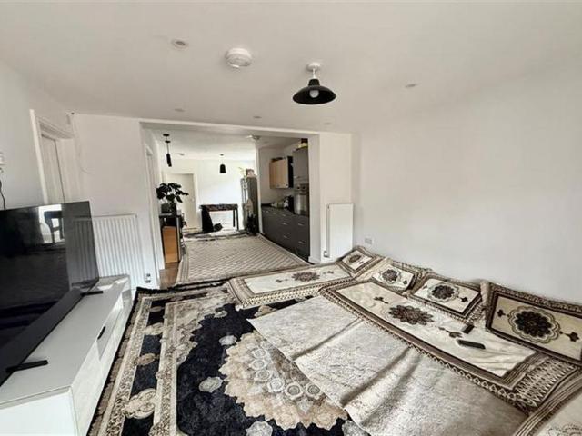 3 bedroom apartment to rent