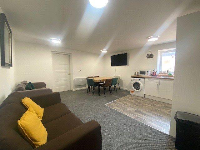 3 bedroom apartment to rent