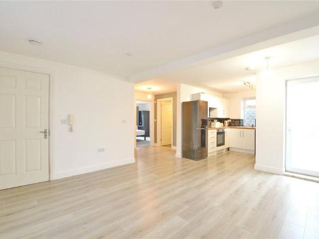 3 bedroom apartment to rent