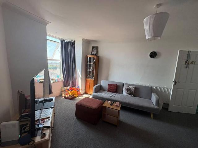 3 bedroom apartment to rent