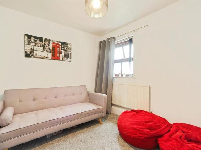 3 bedroom apartment to rent