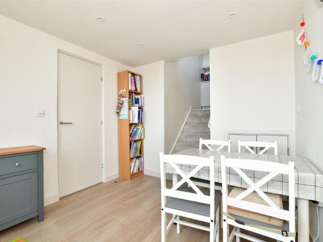 3 bedroom apartment to rent