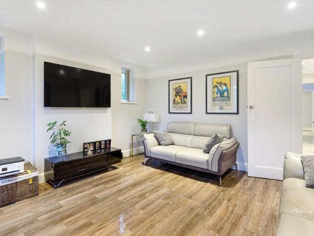 3 bedroom apartment to rent