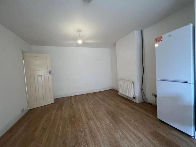 3 bedroom apartment to rent