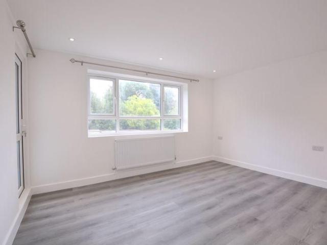 3 bedroom apartment to rent
