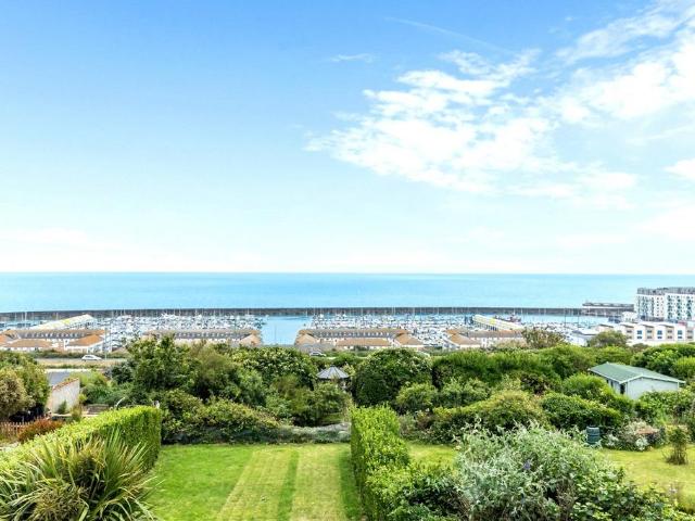 3 bedroom apartment to rent