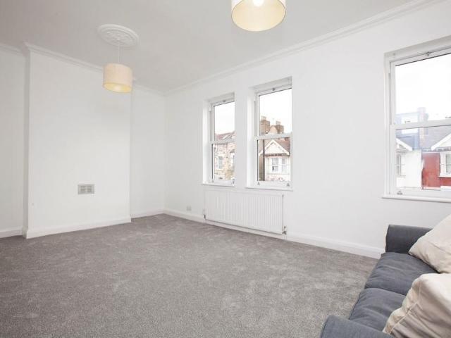 3 bedroom apartment to rent