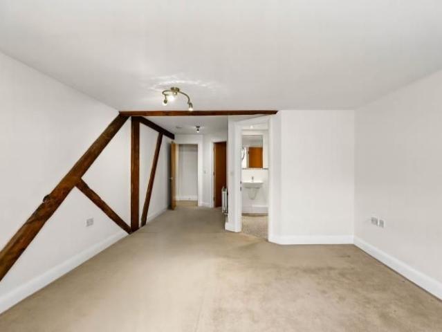 3 bedroom apartment to rent