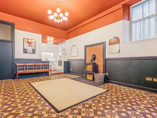 3 bedroom apartment to rent