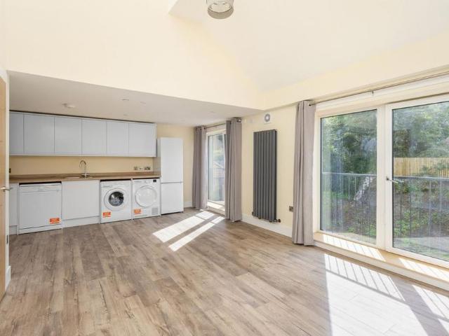 3 bedroom apartment to rent