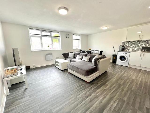 3 bedroom apartment to rent