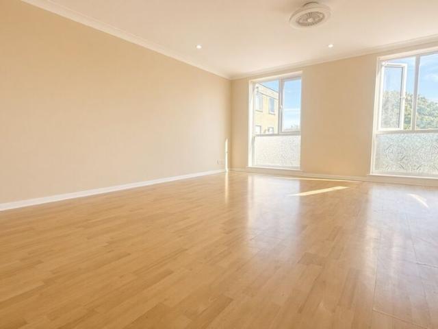 3 bedroom Apartment to rent