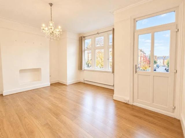 3 bedroom apartment to rent