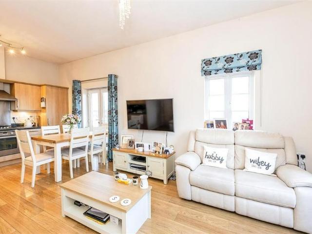 3 bedroom apartment to rent