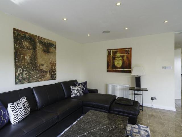 3 bedroom apartment to rent