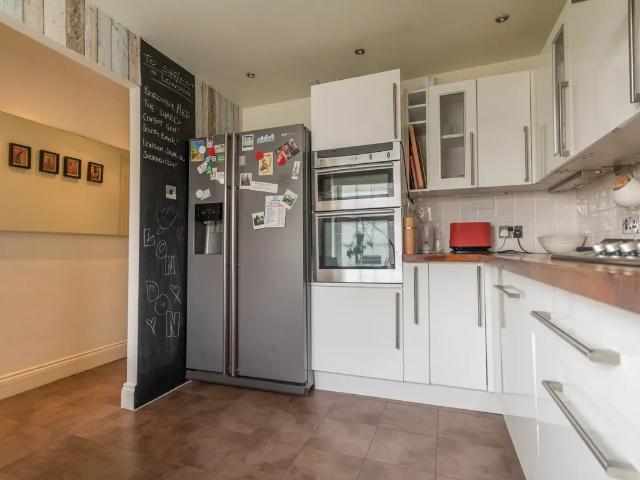 3 bedroom apartment to rent
