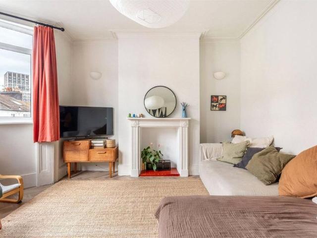 3 bedroom apartment to rent