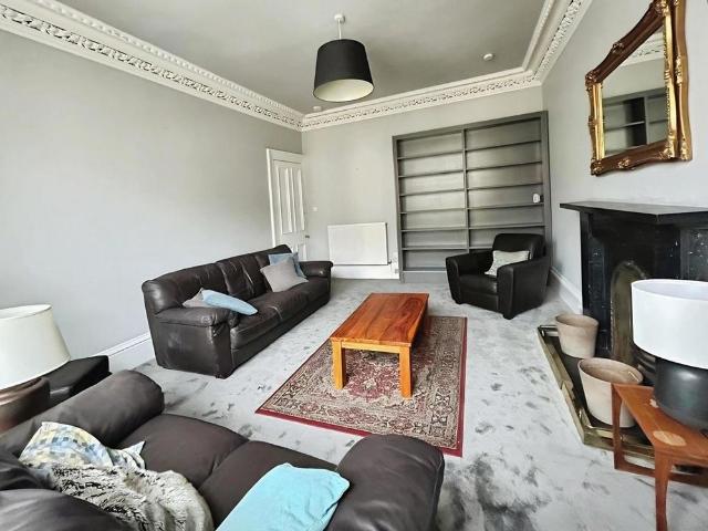 3 bedroom apartment to rent