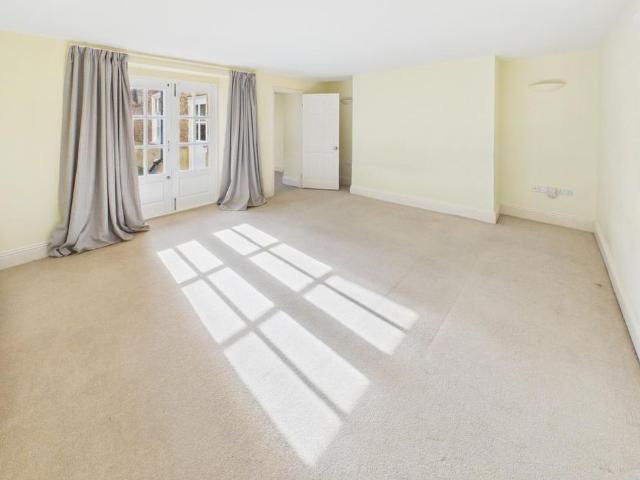 3 bedroom apartment to rent