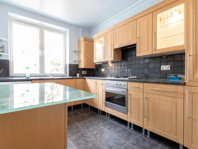 3 bedroom apartment to rent