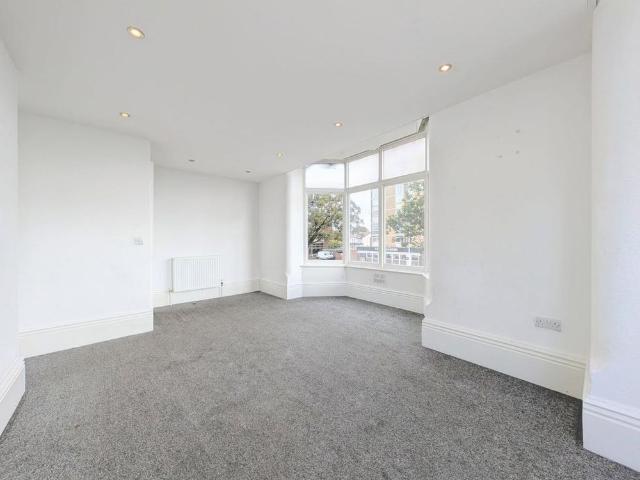 3 bedroom apartment to rent