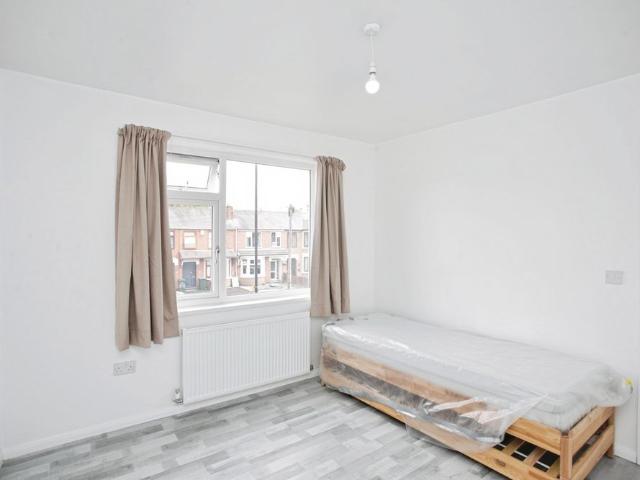 3 bedroom apartment to rent Cheveral Avenue, Coventry, West Midlands, CV6